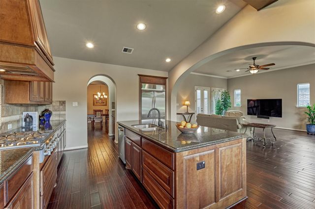82 E Crystal Canyon Circle, The Woodlands, TX 77389