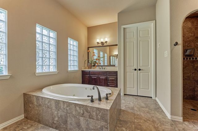 82 E Crystal Canyon Circle, The Woodlands, TX 77389