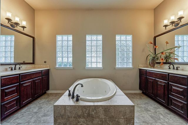 82 E Crystal Canyon Circle, The Woodlands, TX 77389