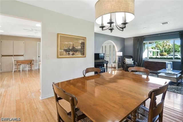 10361 Windsor WAY, Naples, FL 34109