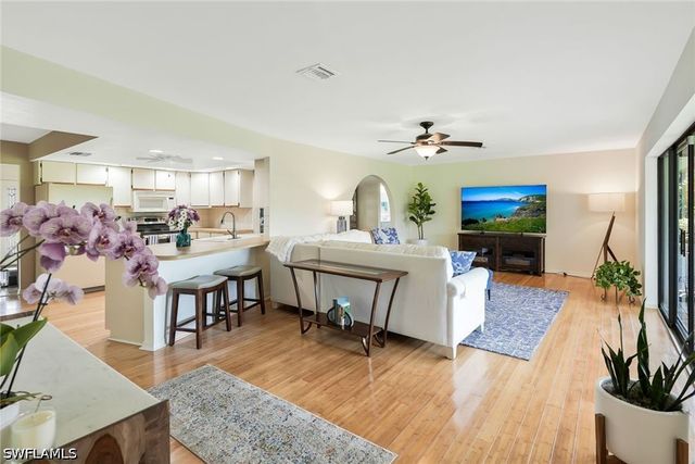 10361 Windsor WAY, Naples, FL 34109