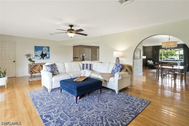 10361 Windsor WAY, Naples, FL 34109