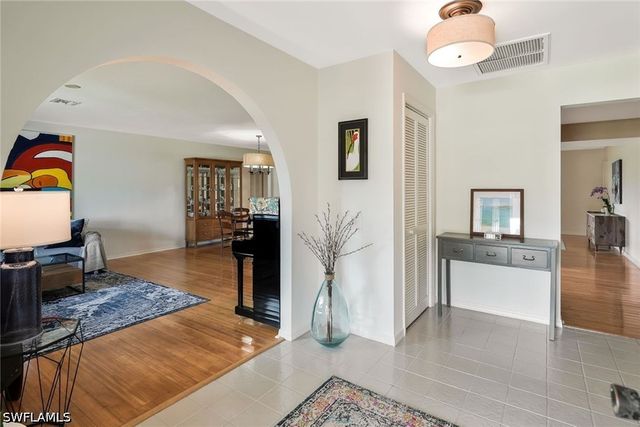 10361 Windsor WAY, Naples, FL 34109