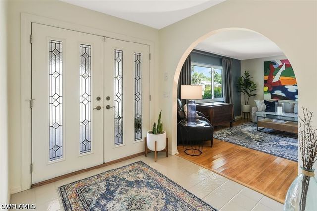 10361 Windsor WAY, Naples, FL 34109