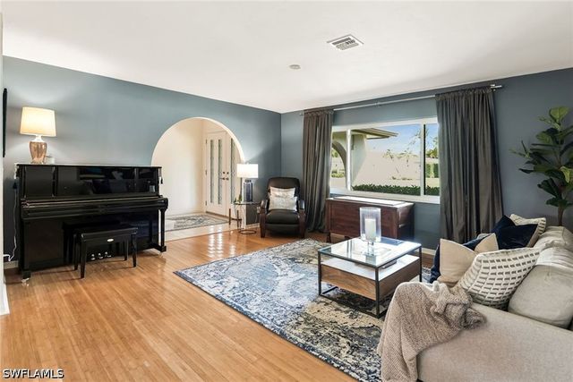 10361 Windsor WAY, Naples, FL 34109