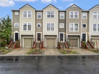 2622 Nw KENNEDY Ct, Portland, OR 97229