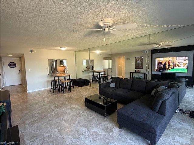 1747 Pebble Beach DR # 207, Fort Myers, FL 33907