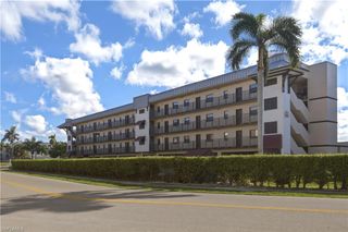 801 River Point DR 303A, Naples, FL 34102