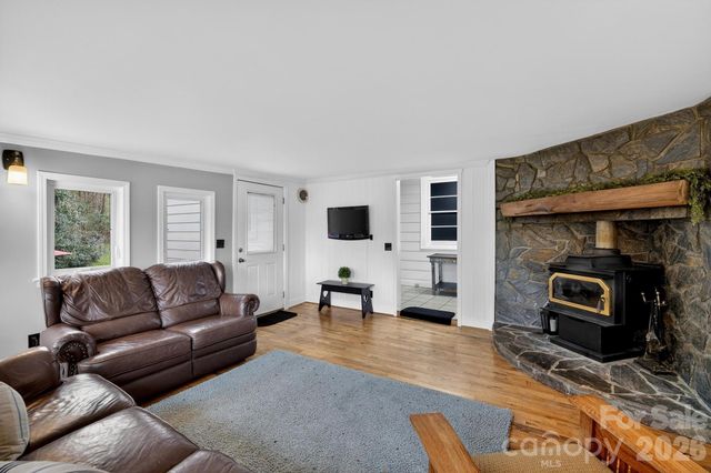 343 Hoyles Creek Road, Dallas, NC 28034