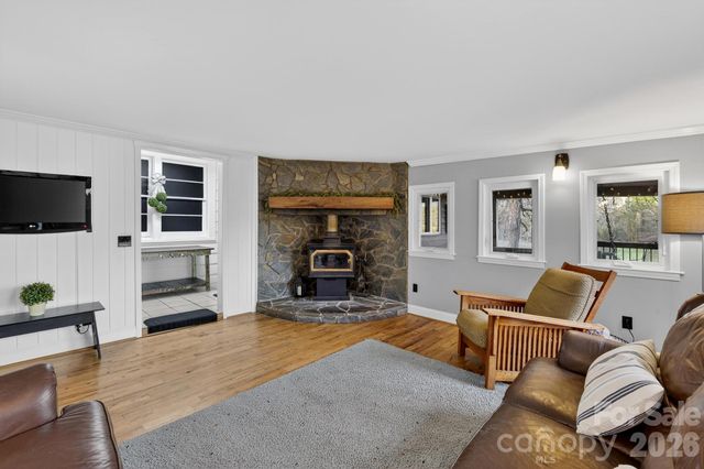 343 Hoyles Creek Road, Dallas, NC 28034