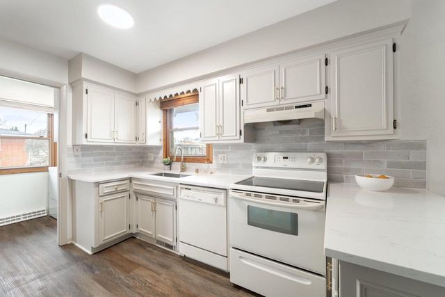 2108 25th AVENUE, Kenosha, WI 53140