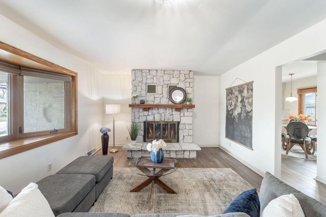 2108 25th AVENUE, Kenosha, WI 53140