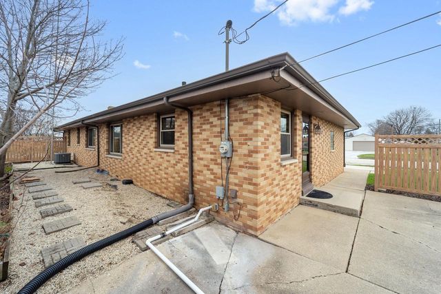 2108 25th AVENUE, Kenosha, WI 53140