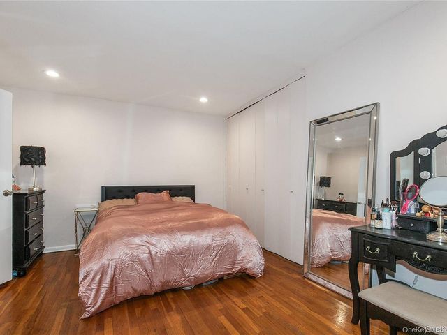 45 HILLPARK Avenue 2L, Great Neck, NY 11021