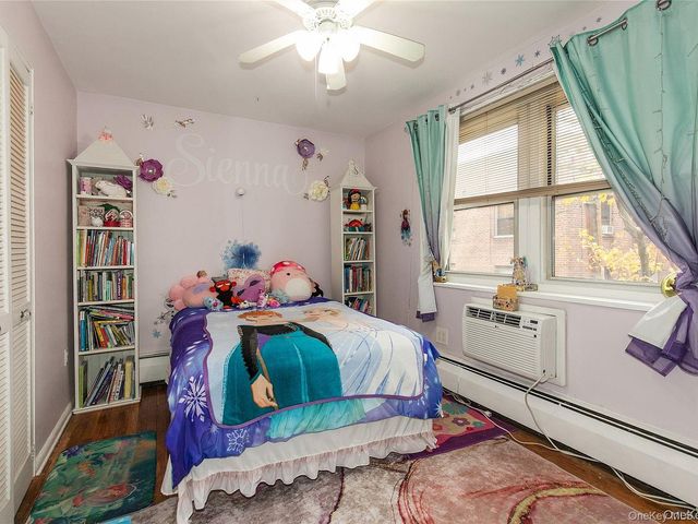 45 HILLPARK Avenue 2L, Great Neck, NY 11021
