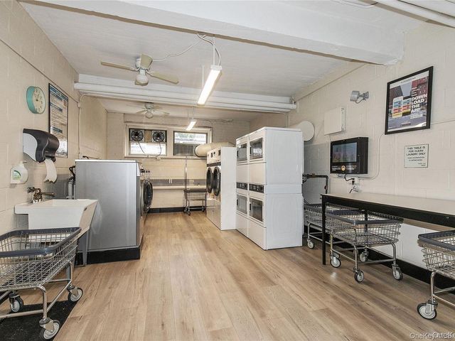 45 HILLPARK Avenue 2L, Great Neck, NY 11021
