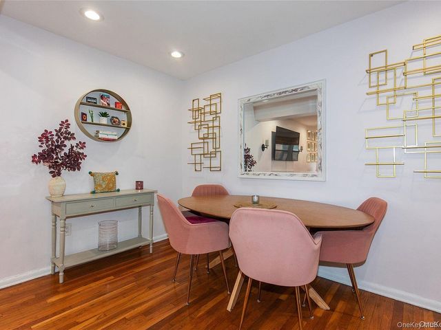45 HILLPARK Avenue 2L, Great Neck, NY 11021