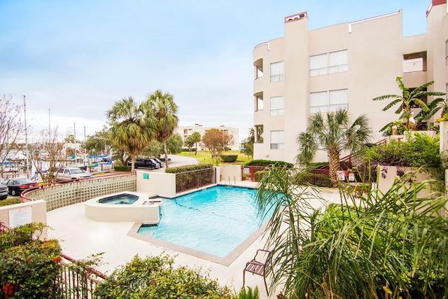 1302 Marina Bay Drive 108A, Clear Lake Shores, TX 77565