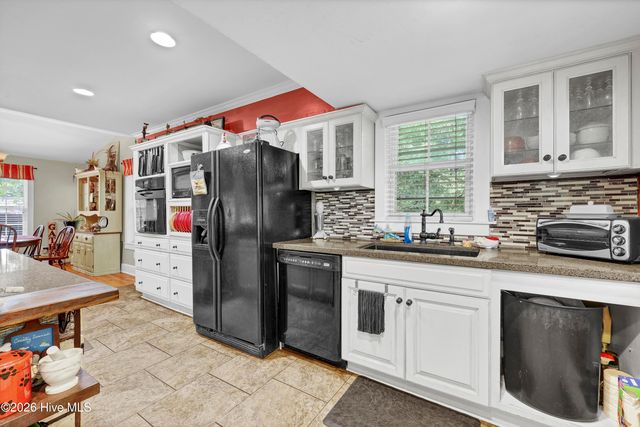 3698 Nc Highway 53 E, Burgaw, NC 28425