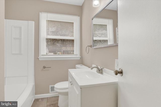 16 ESSEX RD, Camp Hill, PA 17011