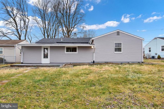 16 ESSEX RD, Camp Hill, PA 17011