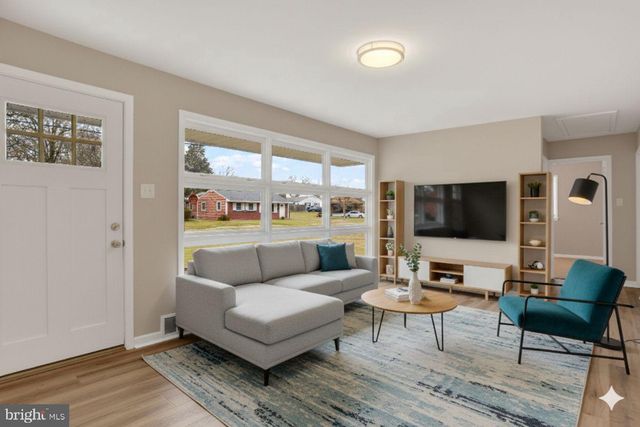 16 ESSEX RD, Camp Hill, PA 17011