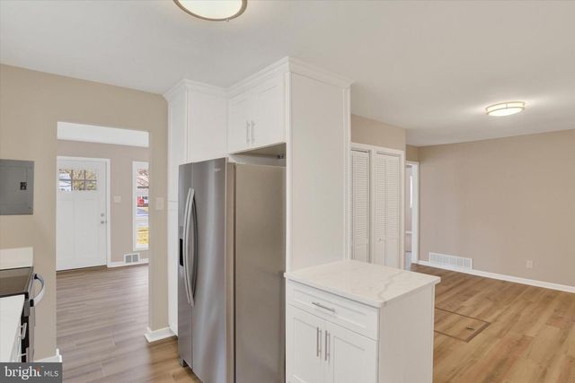 16 ESSEX RD, Camp Hill, PA 17011