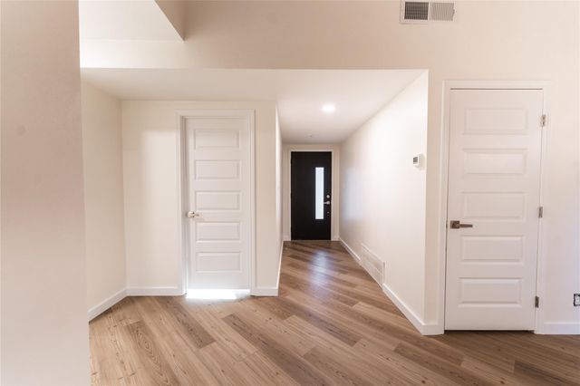 9403 Hunters TRCE E, Austin, TX 78758