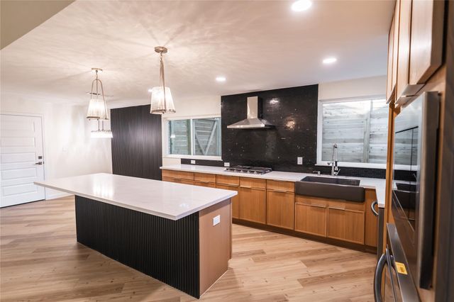 9403 Hunters TRCE E, Austin, TX 78758