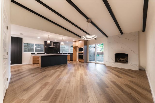 9403 Hunters TRCE E, Austin, TX 78758