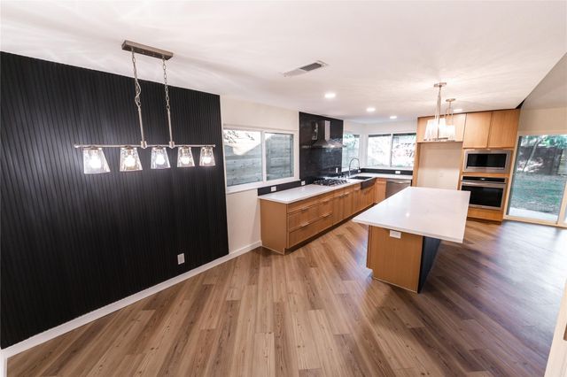 9403 Hunters TRCE E, Austin, TX 78758