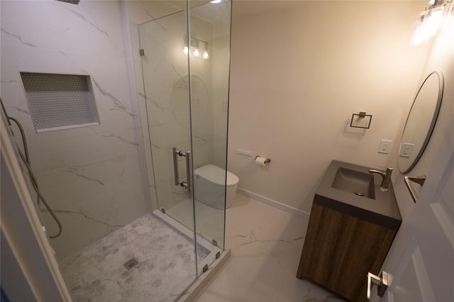 9403 Hunters TRCE E, Austin, TX 78758