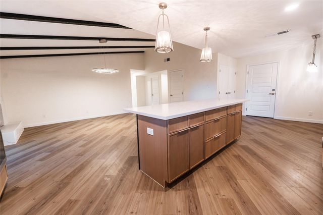9403 Hunters TRCE E, Austin, TX 78758