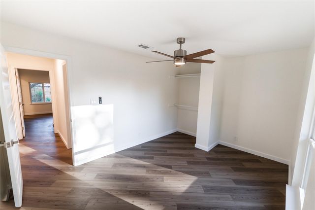 9403 Hunters TRCE E, Austin, TX 78758