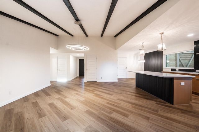 9403 Hunters TRCE E, Austin, TX 78758