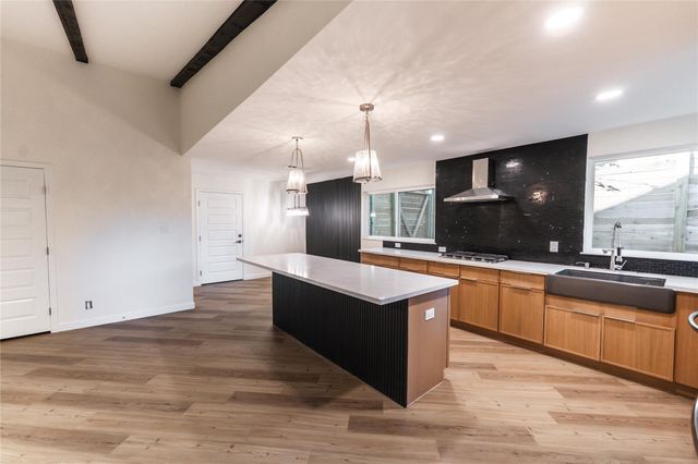 9403 Hunters TRCE E, Austin, TX 78758