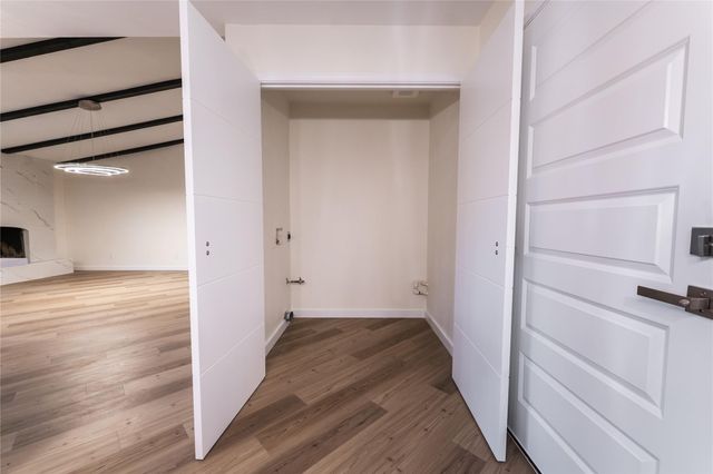 9403 Hunters TRCE E, Austin, TX 78758