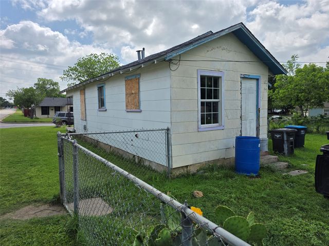 3700 S Main Street, Fort Worth, TX 76110