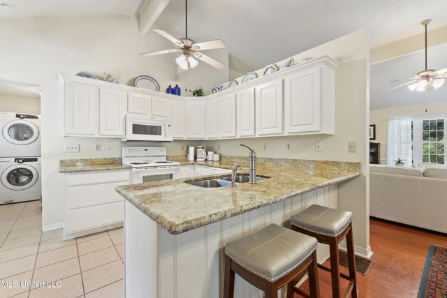 6658 Ahekolo Circle, Diamondhead, MS 39525