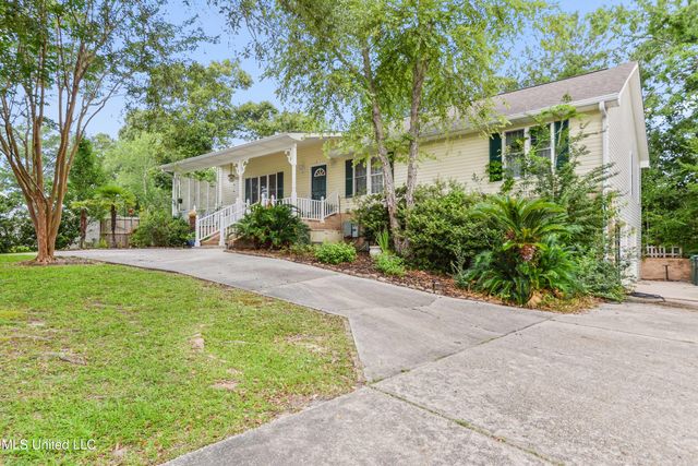 6658 Ahekolo Circle, Diamondhead, MS 39525