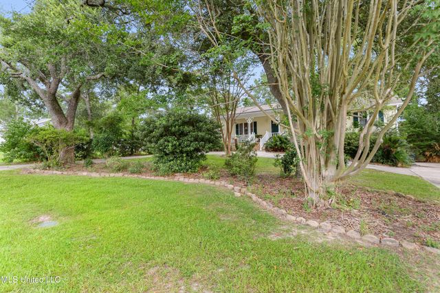 6658 Ahekolo Circle, Diamondhead, MS 39525