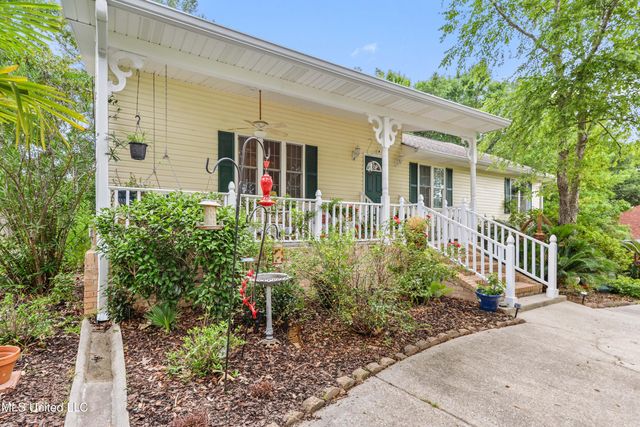 6658 Ahekolo Circle, Diamondhead, MS 39525