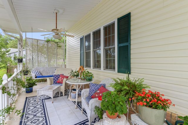 6658 Ahekolo Circle, Diamondhead, MS 39525