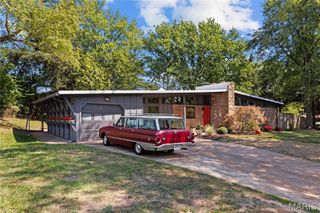1562 Starlight Drive, St Louis, MO 63135