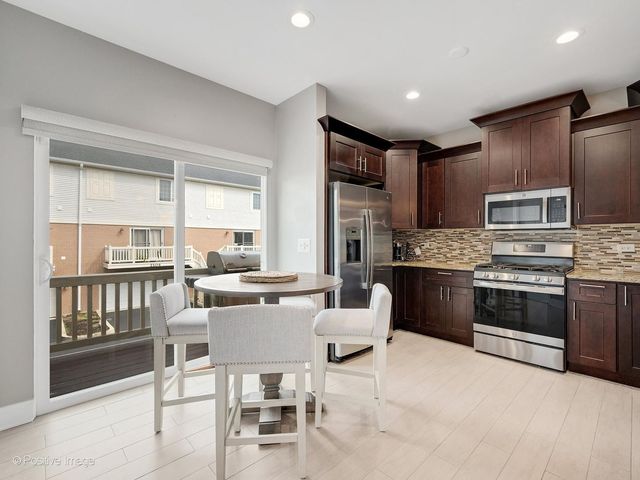 2124 W Concord Lane, Addison, IL 60101