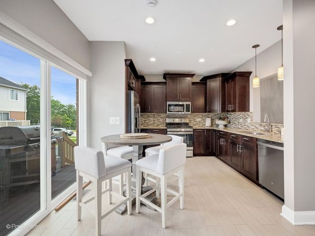 2124 W Concord Lane, Addison, IL 60101