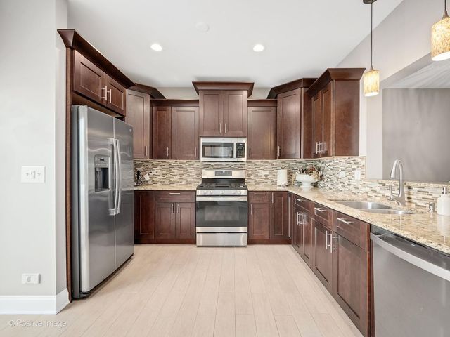 2124 W Concord Lane, Addison, IL 60101