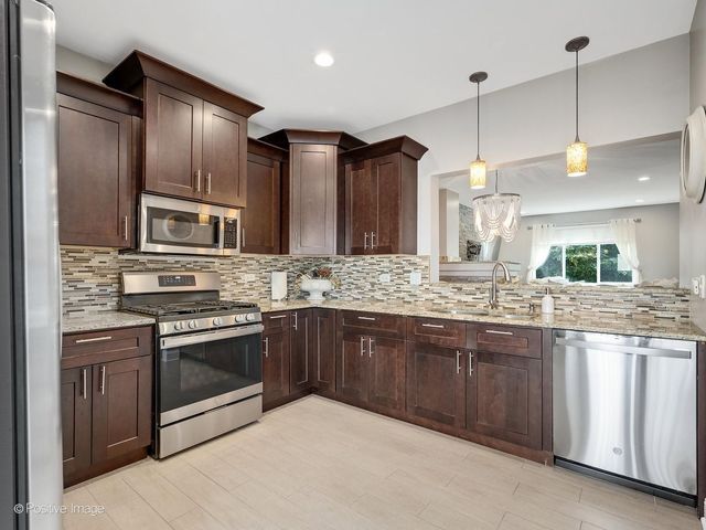 2124 W Concord Lane, Addison, IL 60101
