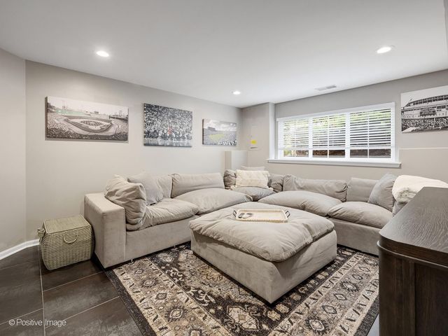 2124 W Concord Lane, Addison, IL 60101