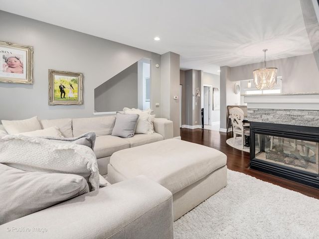 2124 W Concord Lane, Addison, IL 60101